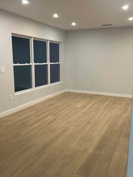 Building Photo - 6859 SW 37th St