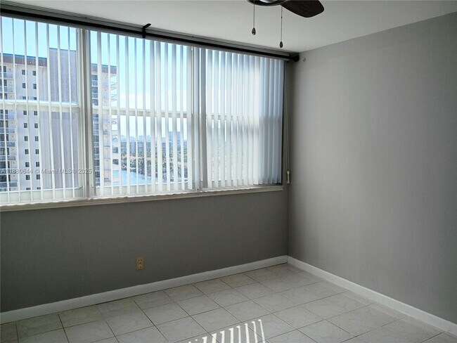 Building Photo - 1410 S Ocean Dr