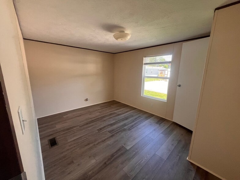 Building Photo - 1067 Rogers Ave