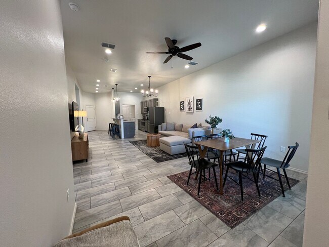 Building Photo - 2Bed/ 2Bath Available MAY- in Lubbock cooper ISD!