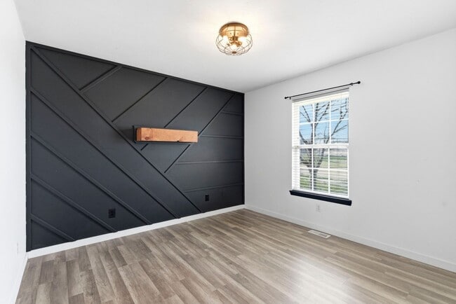 Building Photo - 3 Bedroom | 2 Bathroom | 2 Car Garage | Springfield MO | Fenced Back Yard!