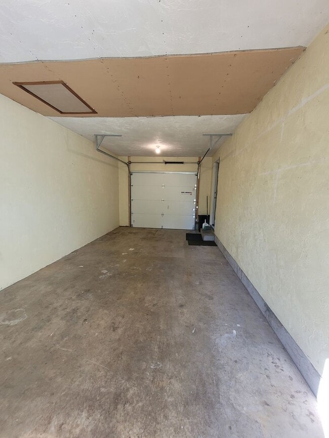 Building Photo - HOO-360-18th