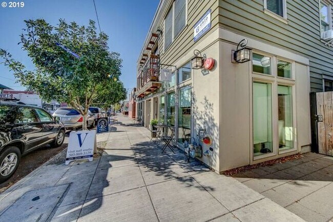 Building Photo - Contemporary 1-Bed Townhouse w/ Electric Fireplace!