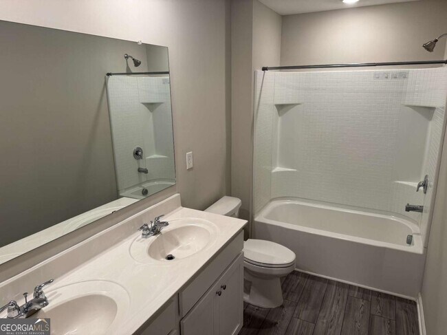 Building Photo - 312 Grey Falcon Ave