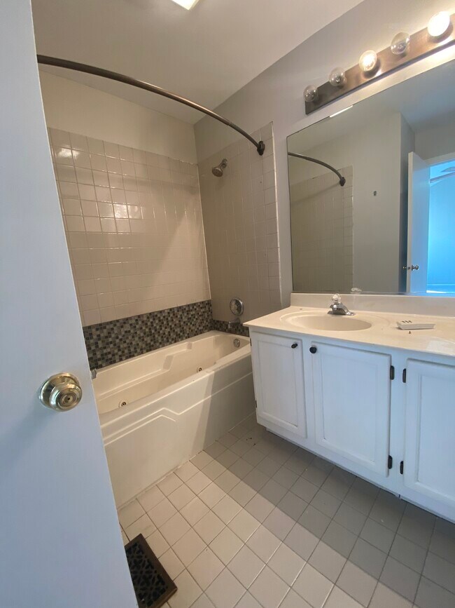 Building Photo - 13380 W Heiden Cir