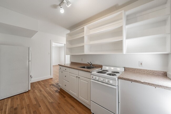 Building Photo - Efficiency apartment in the Historical Fairmount District!