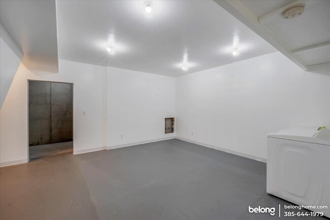 Building Photo - 3091 Sandpiper Rd