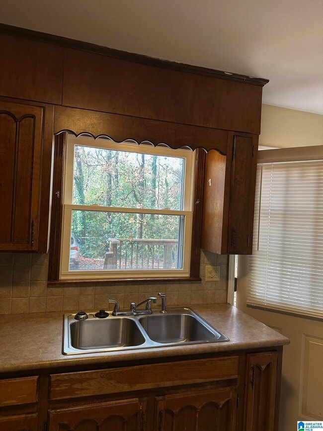 Building Photo - 3208 Westbrook Dr