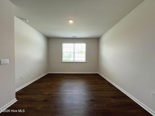 Building Photo - 512 Ragapple Ln