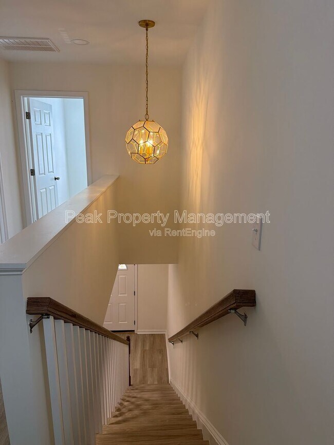 Building Photo - 3016 Parkwood Ave