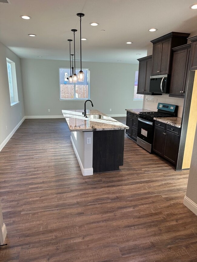 Building Photo - New Home