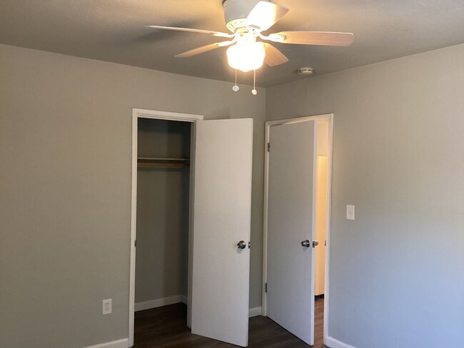 Building Photo - REMODELED!!!