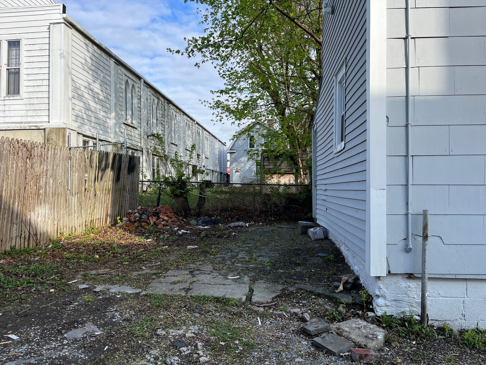 Building Photo - 683 State St