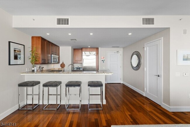 Building Photo - 8100 River Rd