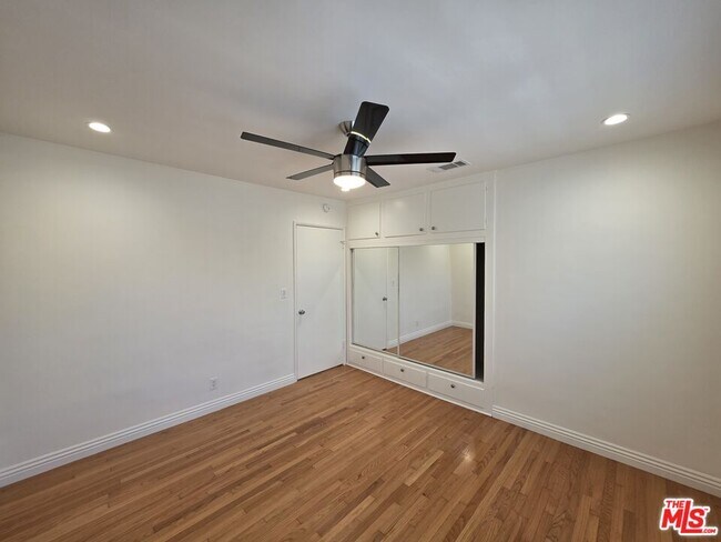 Building Photo - 102 Gaviota Ave