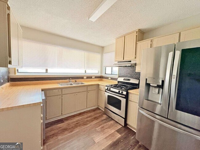 Building Photo - 142 Woodvalley Ct