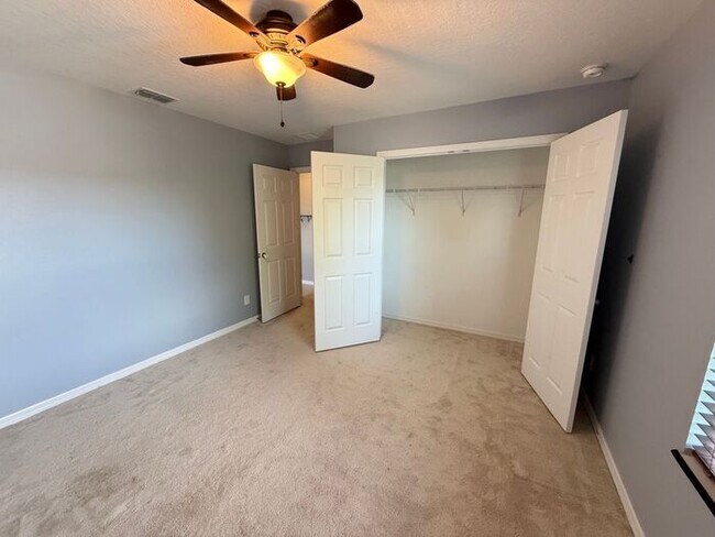 Building Photo - 5/3 Near Clermont -$500 OFF THE FIRST MONTH'S RENT