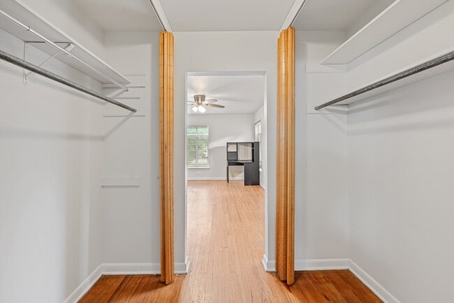 Building Photo - 417 W Gramercy Pl