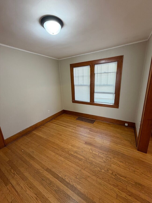 Building Photo - 1722 Coleman Ave