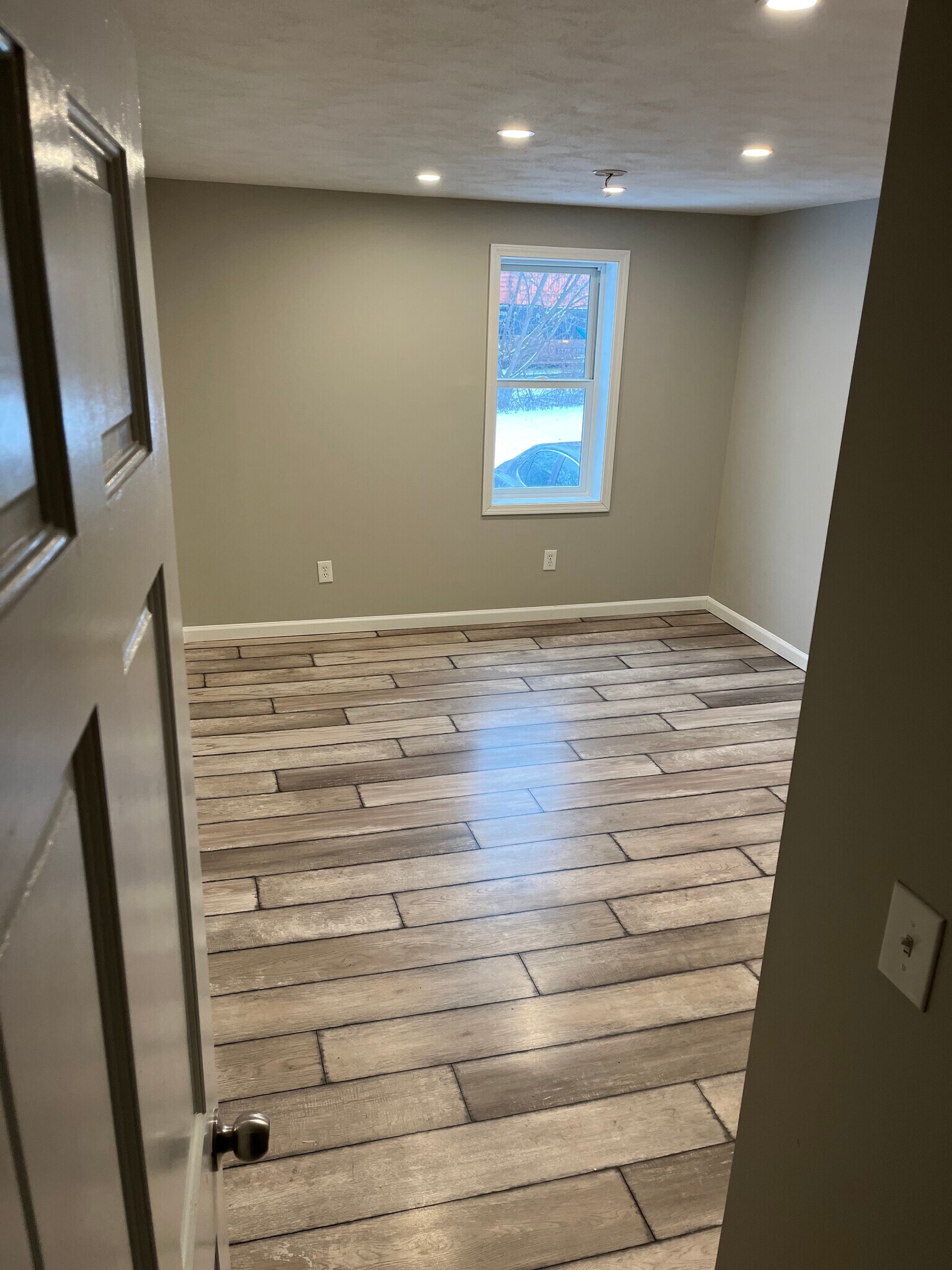 Building Photo - 106 N Main St