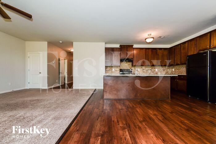Building Photo - 152 Daisy Cir