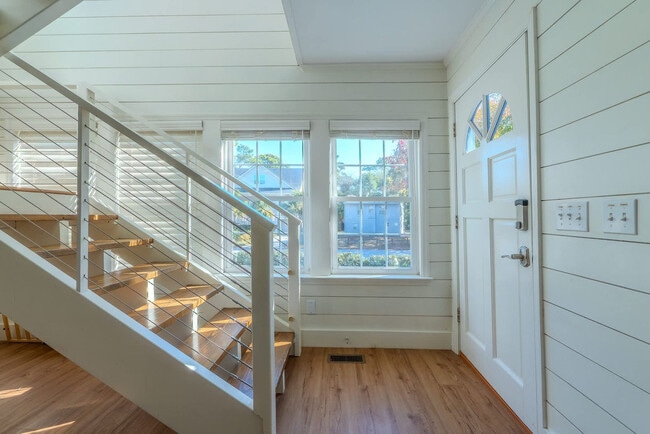 Building Photo - 7 Periwinkle Ln