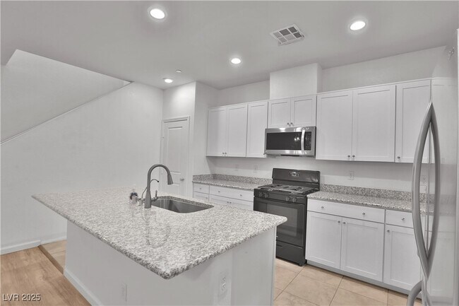 Building Photo - 3173 Arco Ave