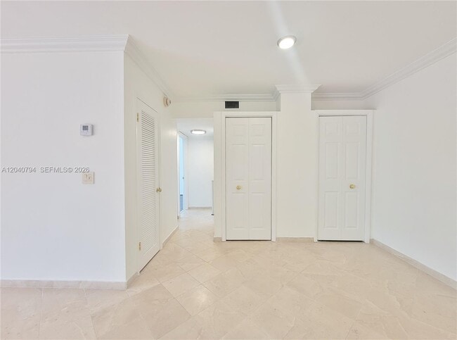 Building Photo - 77 Crandon Blvd