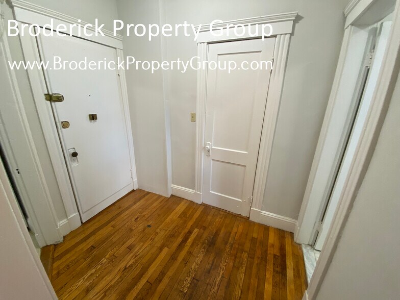 Building Photo - 32 Worthington St