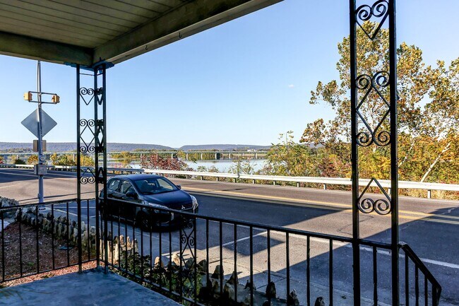 Building Photo - 302 S Front St