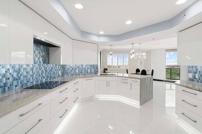 Primary Photo - 3610 Gardens Pkwy