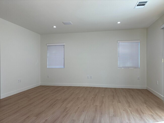 Building Photo - 11248 Lull St
