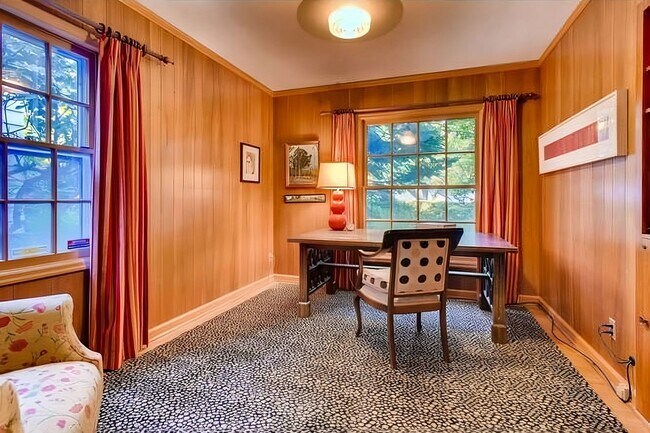 Building Photo - Beautiful Dream Home in the Southwest Hills! Call now to live amongst the trees!