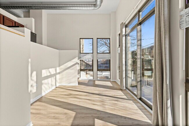 Building Photo - 1550 S Blue Island Ave