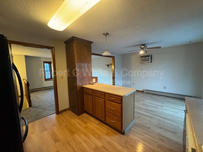 Building Photo - 316 Knob Hill Dr