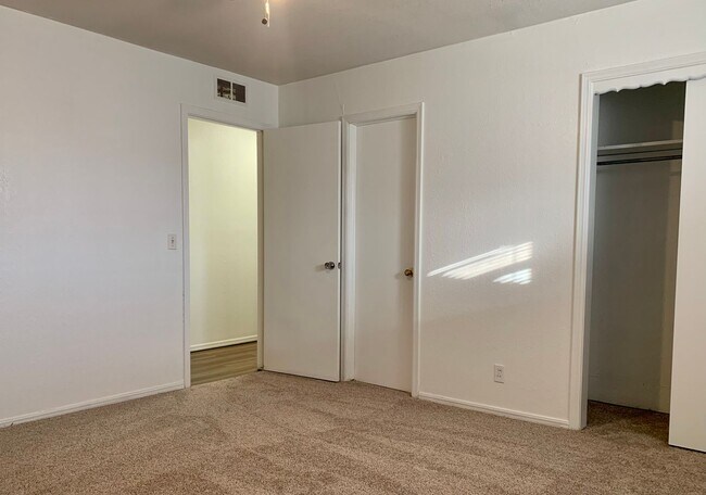 Building Photo - 3 Bed, 2 Bath Home in the Village!