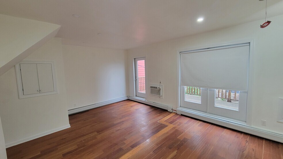 Building Photo - 19 70th St