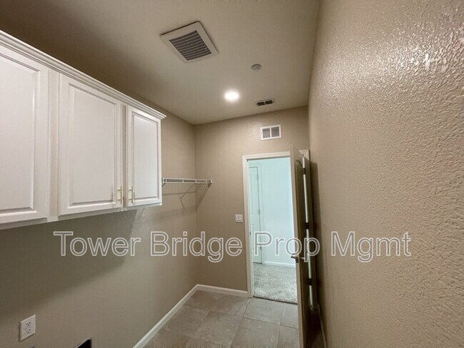 Building Photo - 5508 Copper Sunset Way