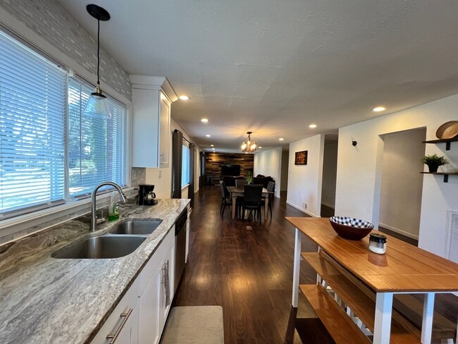 Building Photo - Beautiful one story home in Norfolk