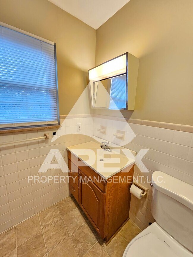 Building Photo - MOVE-IN SPECIAL, $1 RENT!! - Spacious Top Floor 1 Bd - 1Ba Apartment in Fountain City!