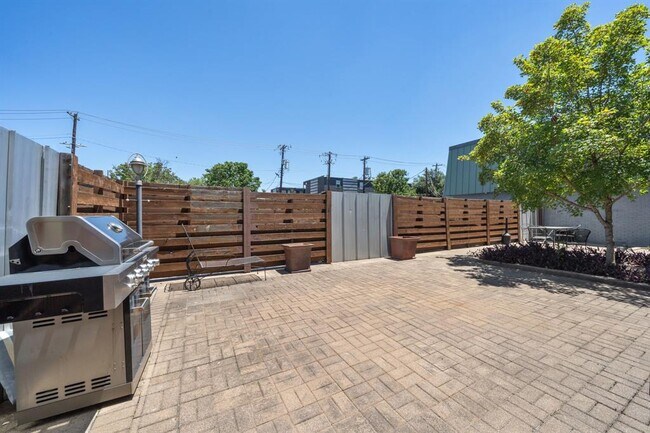 Building Photo - 3815 Guadalupe St