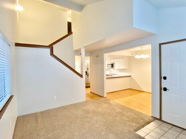 Building Photo - Quaint 2BR 1.5BA Condo in the Vineyards