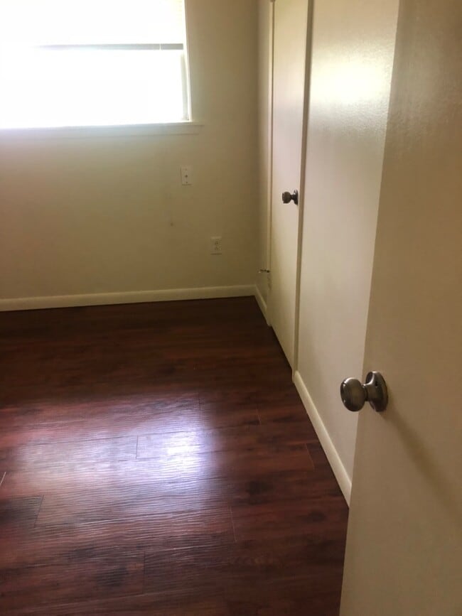Building Photo - 297 Glendon St