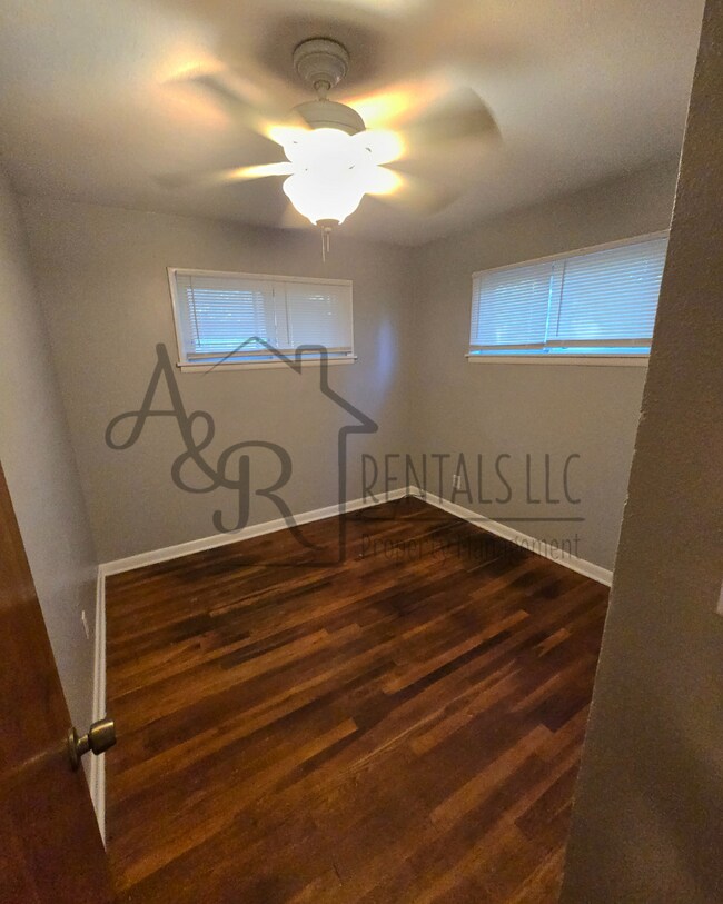 Building Photo - 714 S Chestnut St