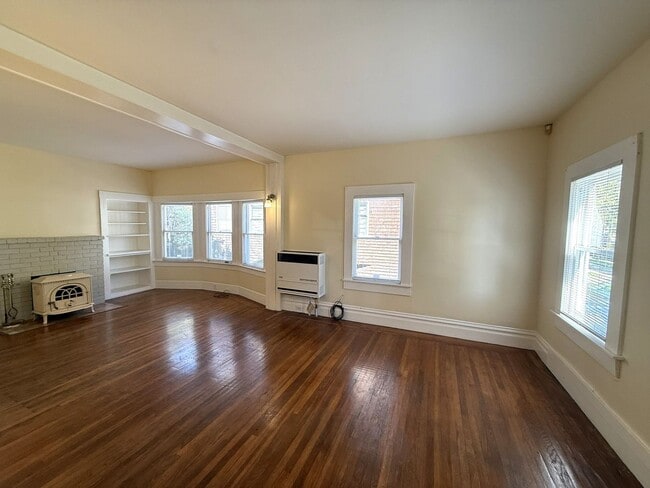 Building Photo - 5BR Berkeley Home | W/D, Dishwasher, Backyard + Storage Near Shattuck & Berkeley Bowl