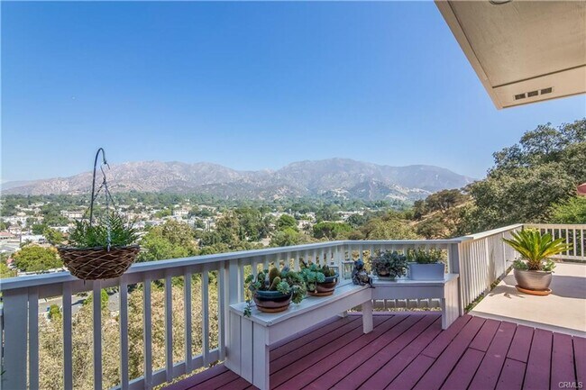 Building Photo - Views! Enchanting 2+1 Artists Retreat Nestled in Tujunga Hillsides