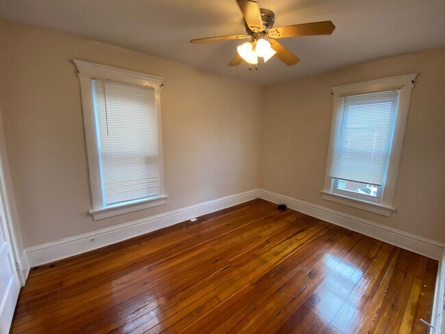 Building Photo - 252-254-254 King Ave