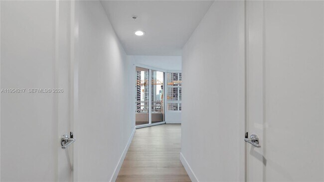 Building Photo - 555 NE 34th St