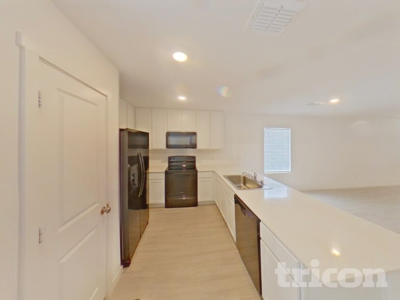 Building Photo - 6751 Highlands St