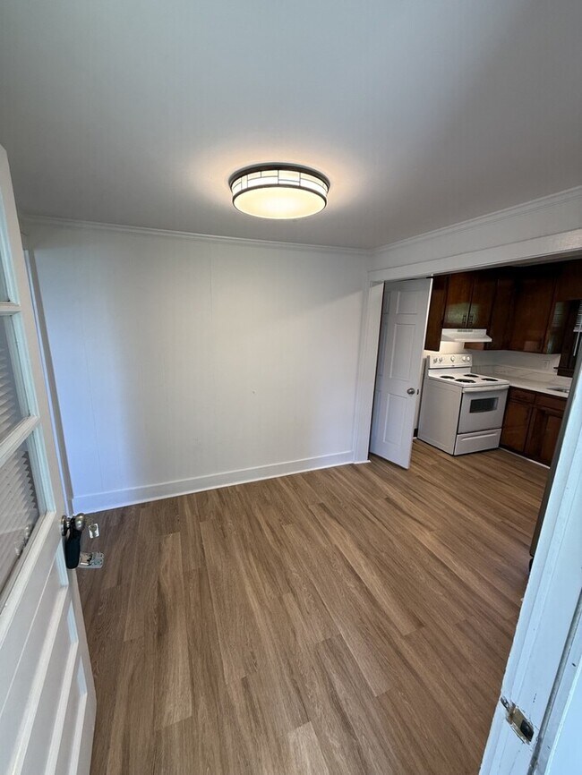 Building Photo - 3 bd 2 ba House
